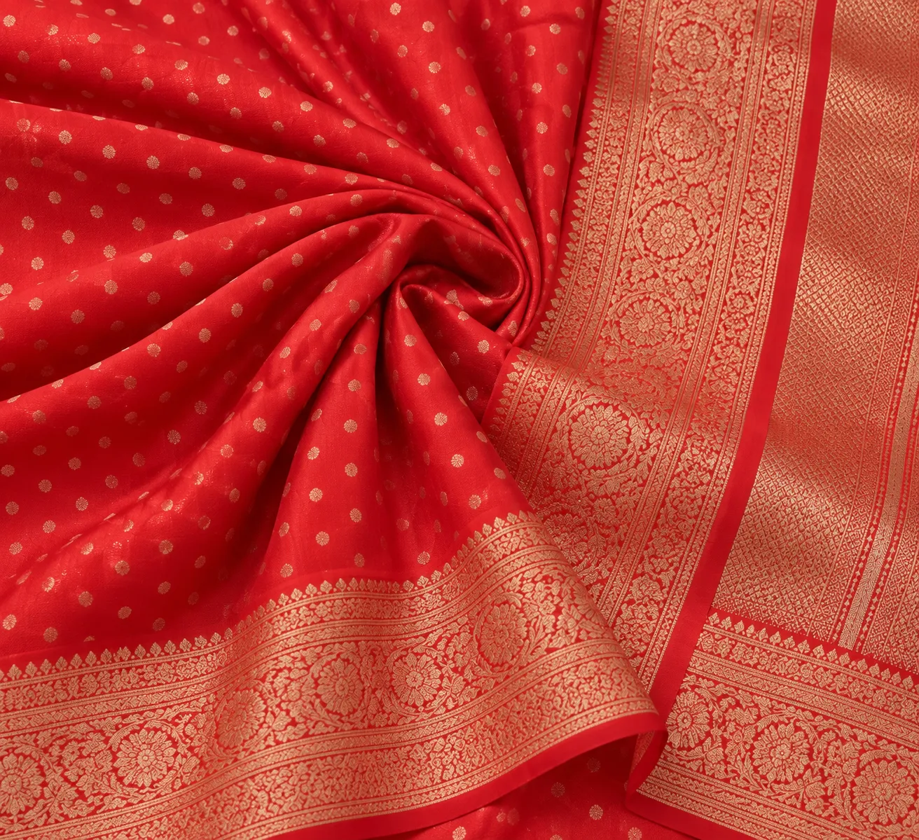 Suhana Scarlet Banarasi Charm